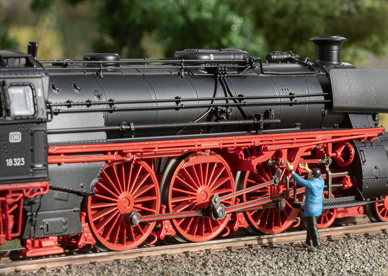 38323 Märklin Dampflokomotive 18 323 02